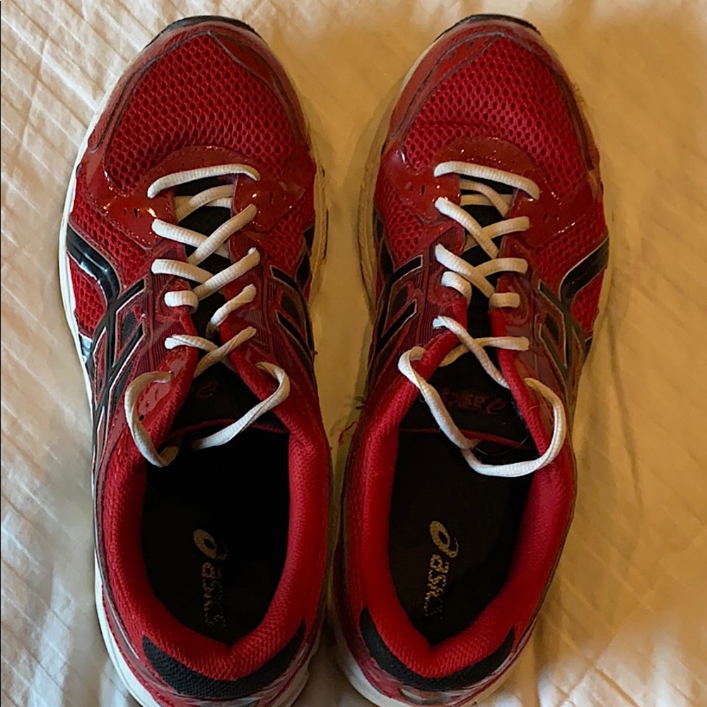 Men’s ASICS running shoes